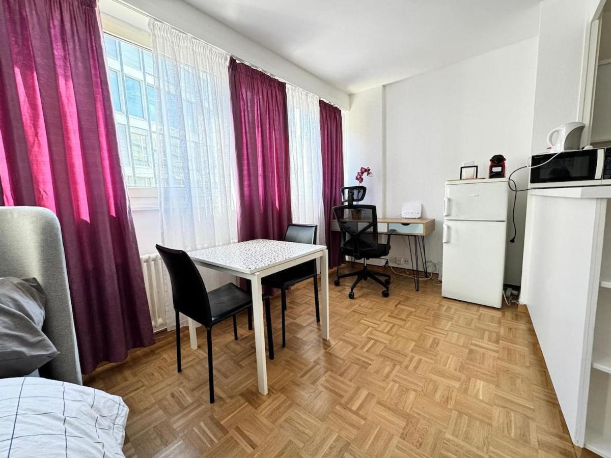 01 Convenient - Station Station Apartment *