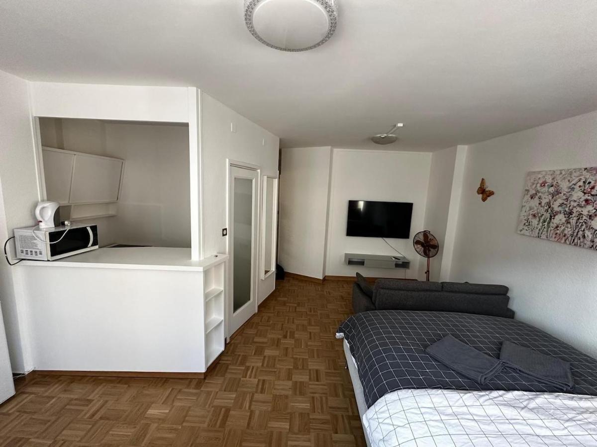 01 Convenient - Station Station