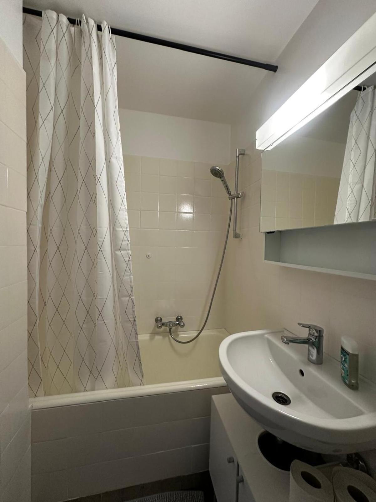 01 Convenient - Station Station