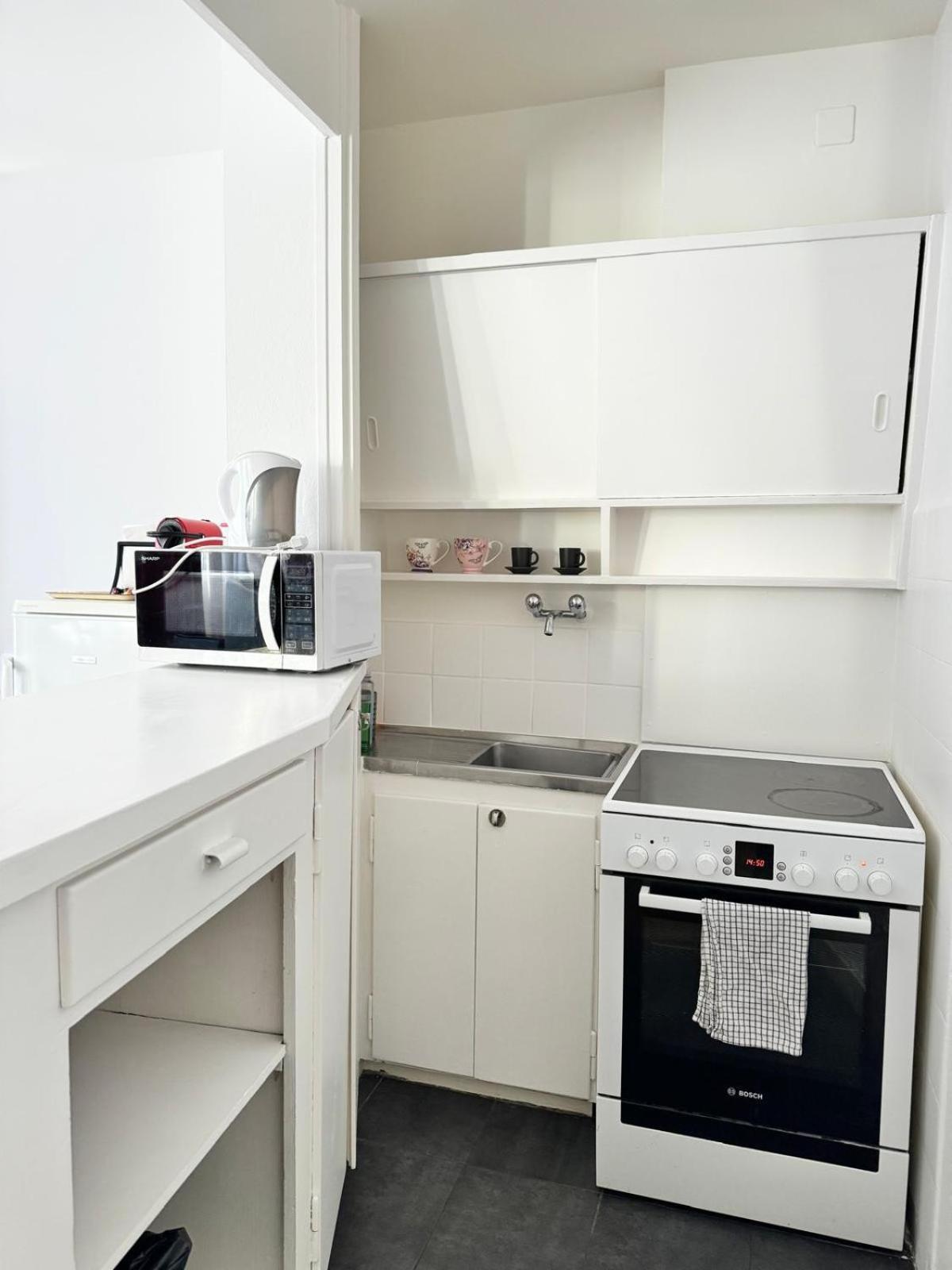 01 Convenient - Station Station Ginebra