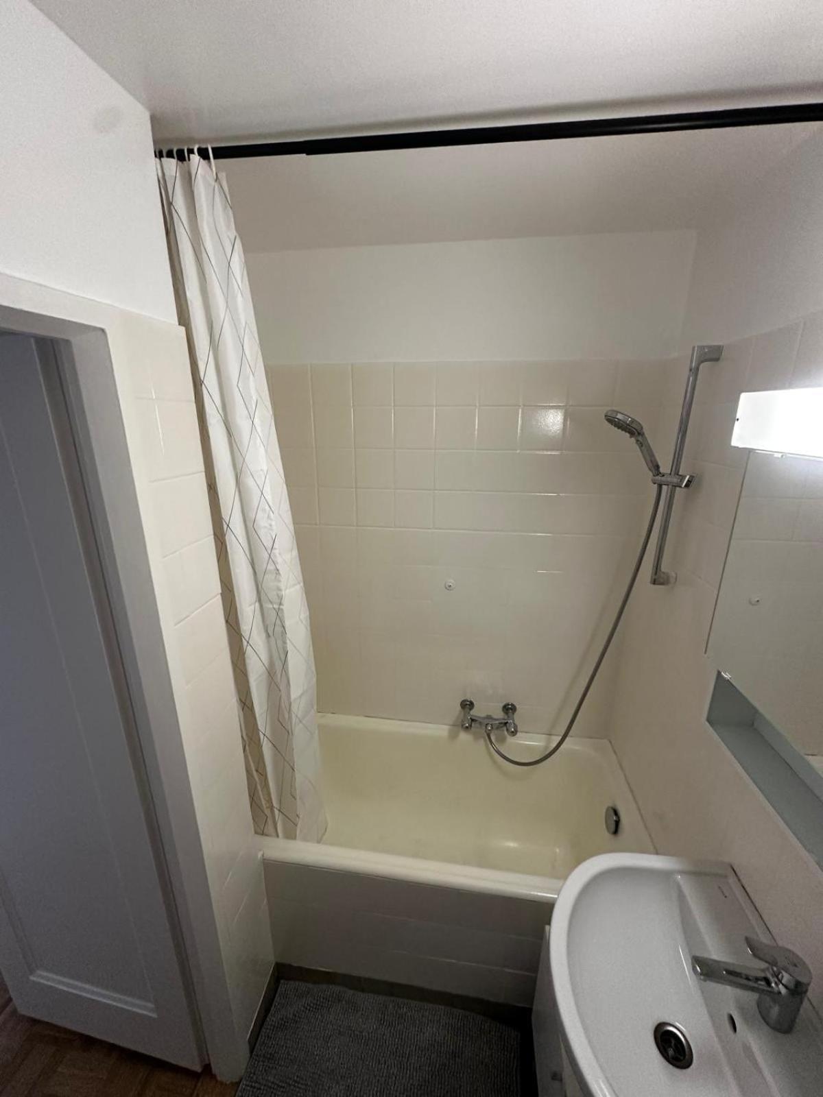 Apartamento 01 Convenient - Station Station Ginebra