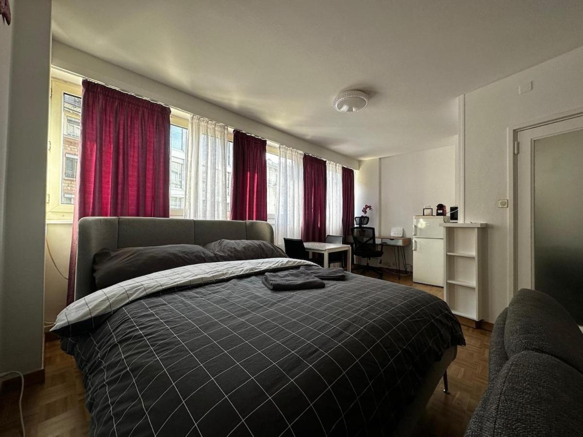 01 Convenient - Station Station Genf