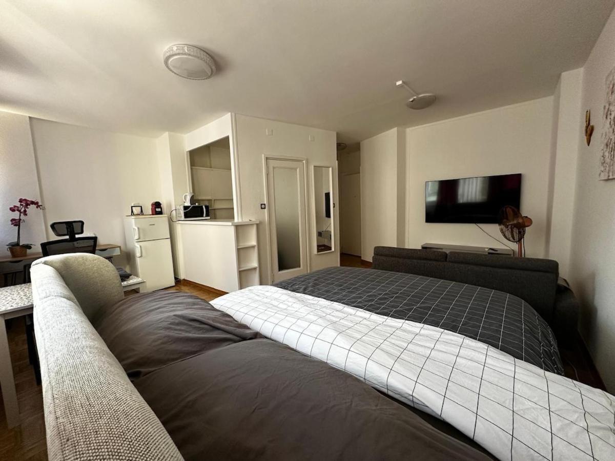 01 Convenient - Station Station Apartment *