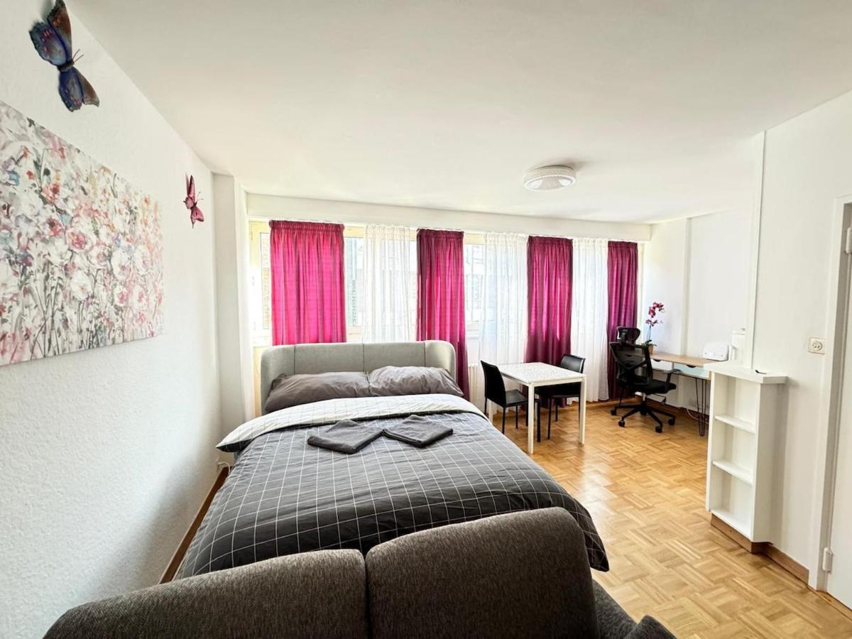 01 Convenient - Station Station Genf